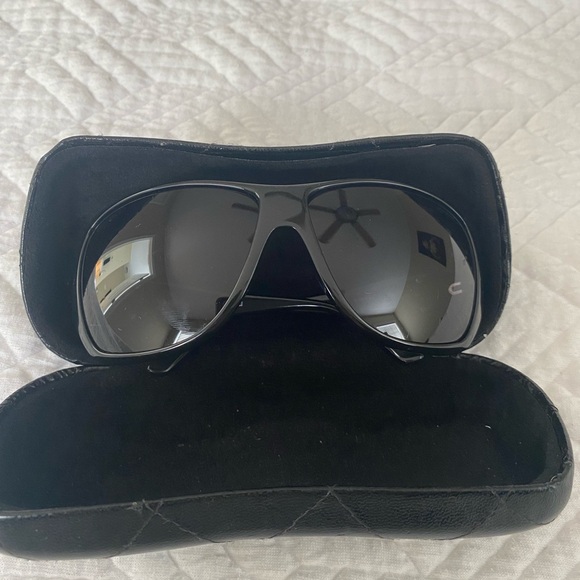 Chanel Black Quilted Sunglasses Case - Picture 2 of 9